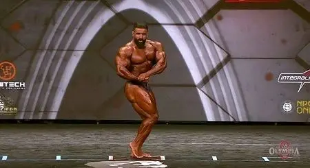 پست عجیب بلاگر خارجی از هادی چوپان +عکس