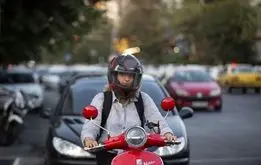 موتورسواری یک مادربزرگ اصفهانی در خیابان + فیلم