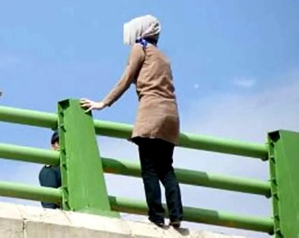 خودکشی وحشتناک دختر ۲۵ ساله در وسط خیابان نواب صفوی تهران