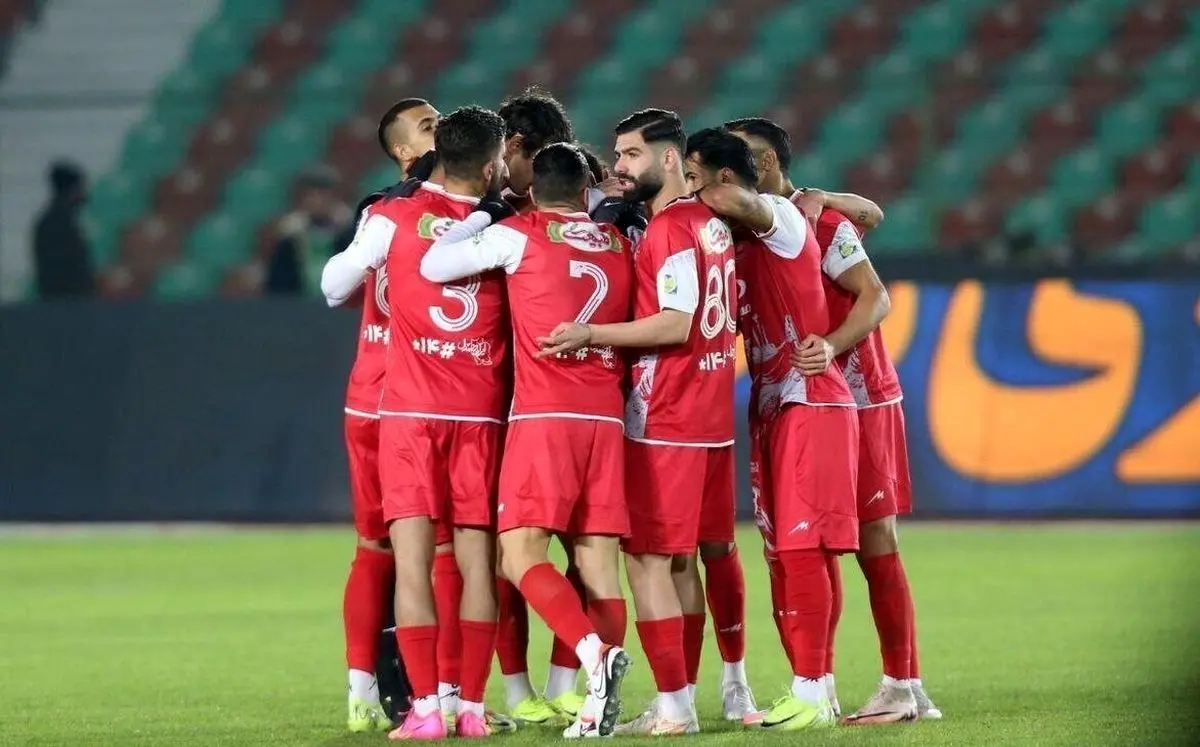 کاپیتان پرسپولیس با زانوی بانداژ شده  در آزادی به میادین برمی‌گردد