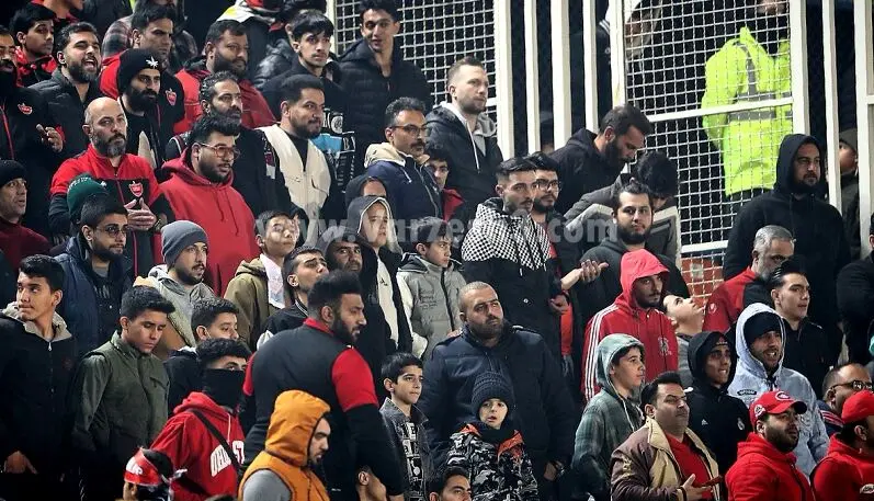 تجمع اعتراضی هواداران پرسپولیس مقابل باشگاه 
