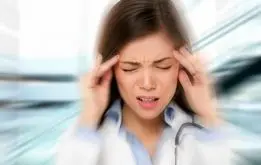 اگر صبح‌ها با سردرد شدید از خواب بیدار می‌شوید، یکی از این مشکلات را دارید