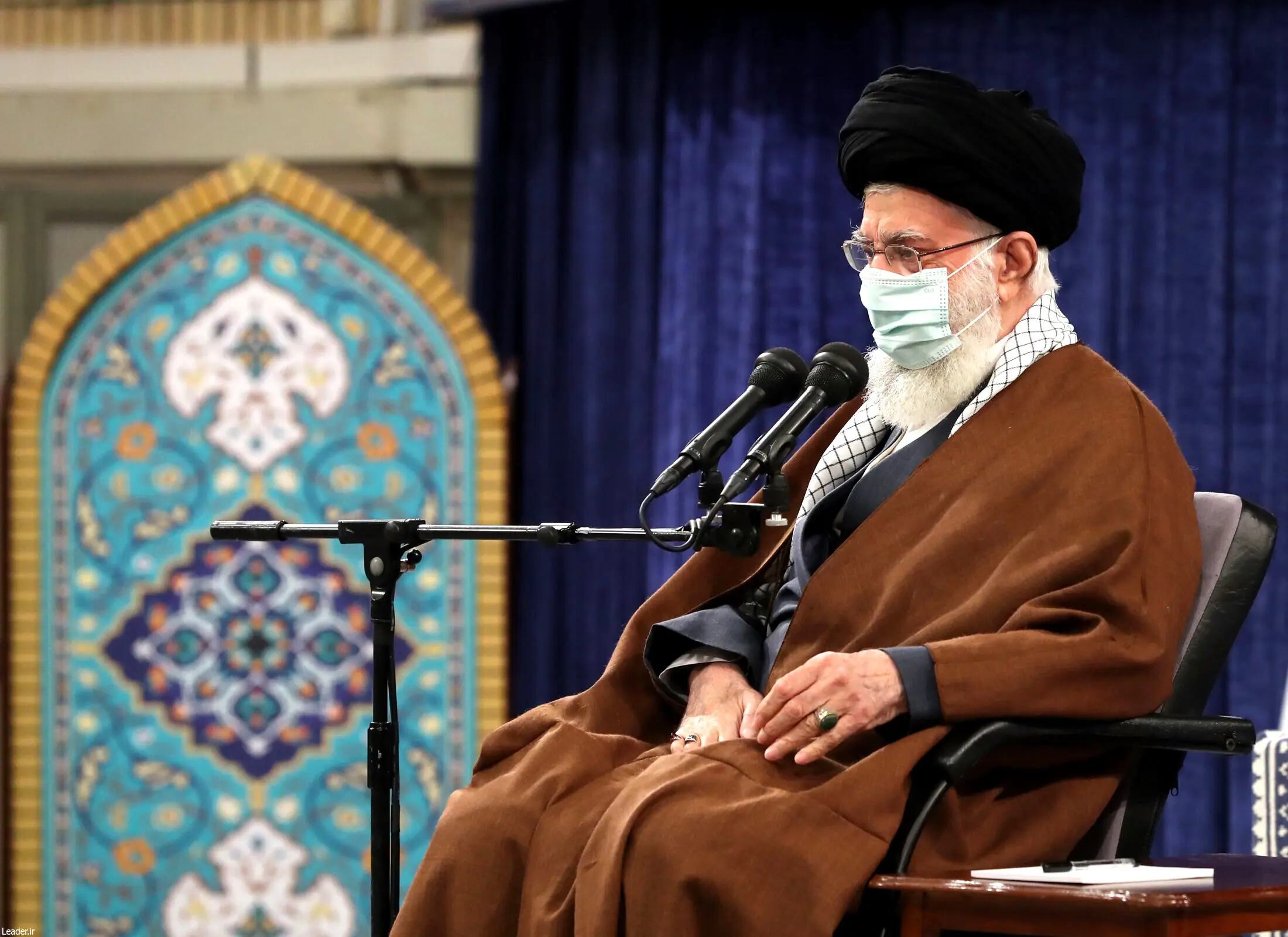 رهبر انقلاب: جنس لوکس قاچاق را بیندازید زیر دستگاه خردکننده و خردش کنید