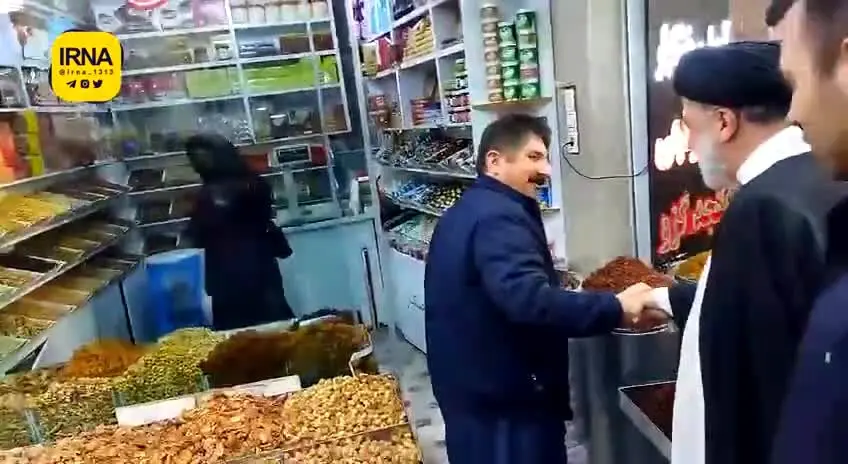 رفتار معنادار یک خانم در حضور رئیسی سوژه شد
