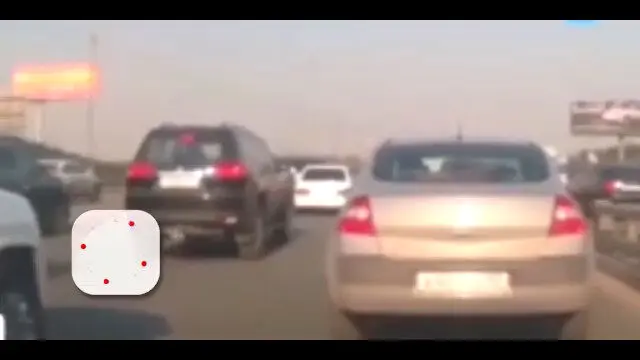 ببینید | انفجار ناگهانی سیستم صوتی یک خودرو در اتوبان