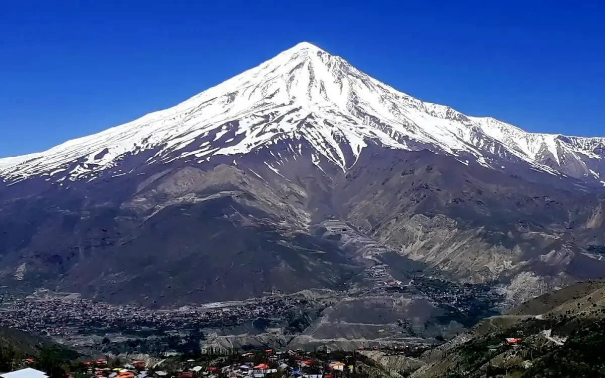 قلعه دماوند در آغوش برف+فیلم