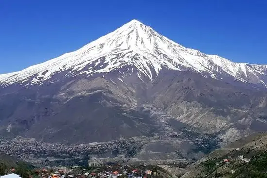 قلعه دماوند در آغوش برف+فیلم