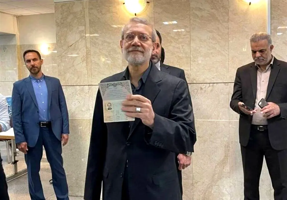 انتقاد تند کیهان از شعار ارتفاع بگیریم لاریجانی


