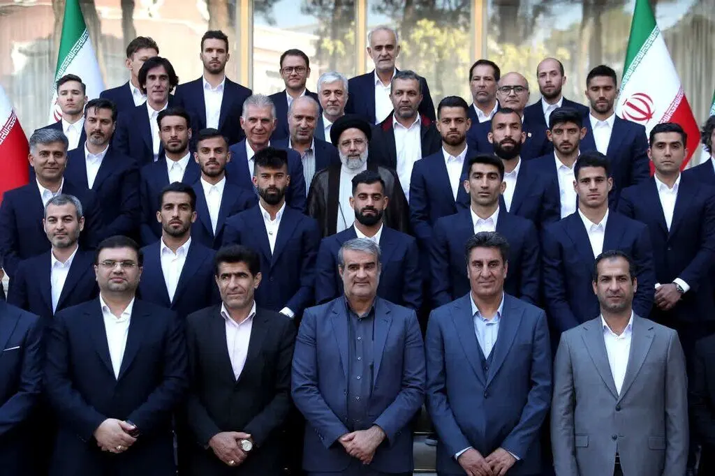 عکس یادگاری اعضای تیم ملی فوتبال با رئیسی