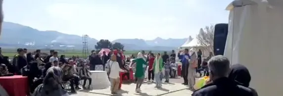  رقص محلی مسافران در بیستون ، چهره جنجالی اصولگرایان:اینجا کاباره رقاصه‌های دوره طاغوت است!