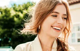 چگونه لبخندی زیبا داشته باشیم؟ از نکات بهداشتی تا درمان
