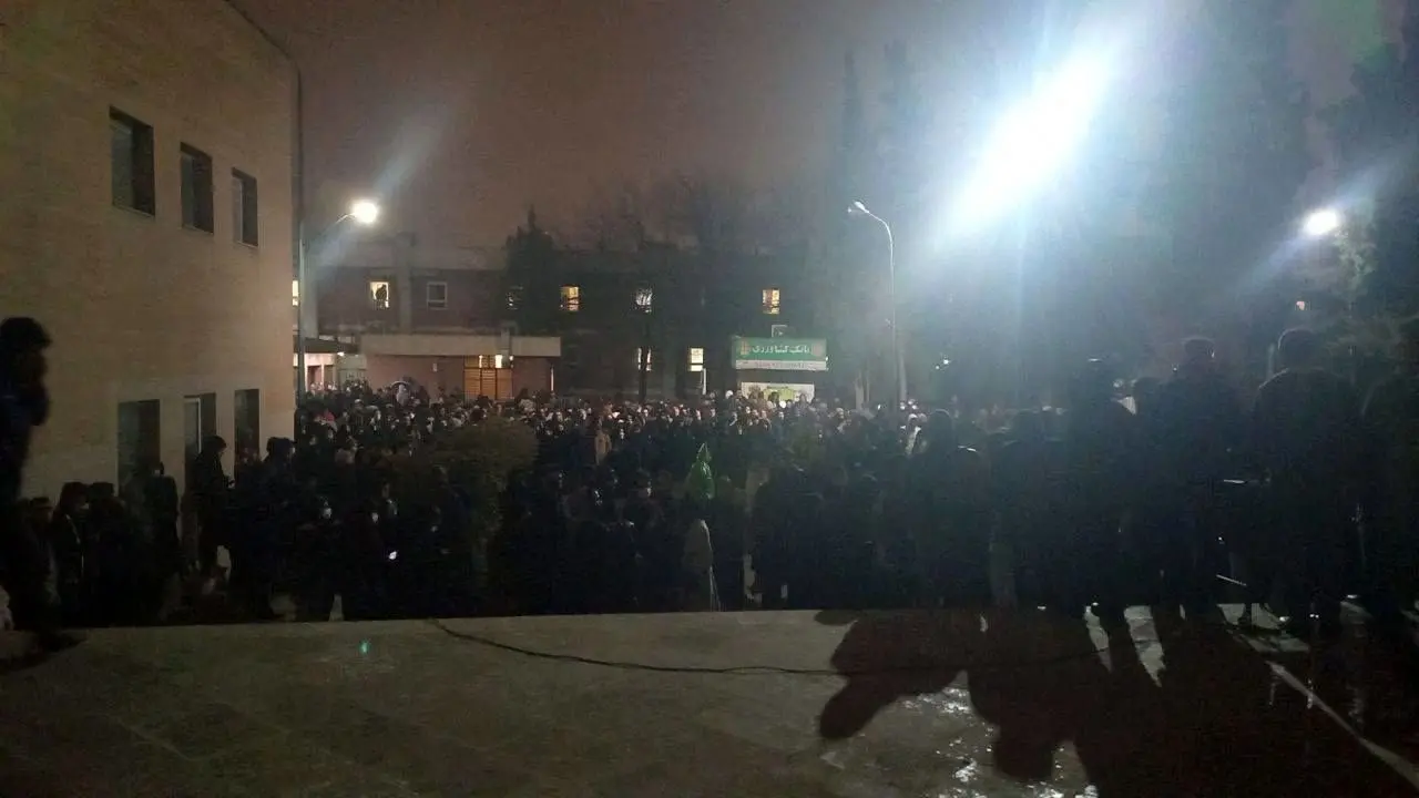 تجمع شبانه کوی دانشگاه به تنش کشیده شد/فیلم
