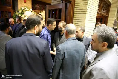 مراسم ترحیم مادر اسحاق جهانگیری