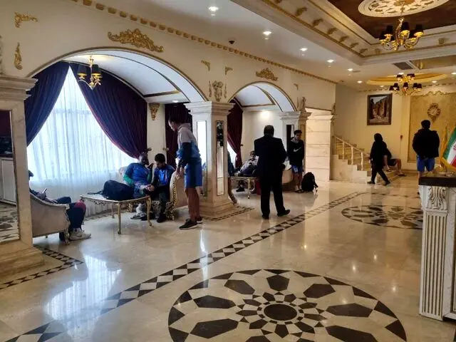 
مس رفسنجان را به هتل راه ندادند!/ بازیکنان سرگردان شدند + عکس
