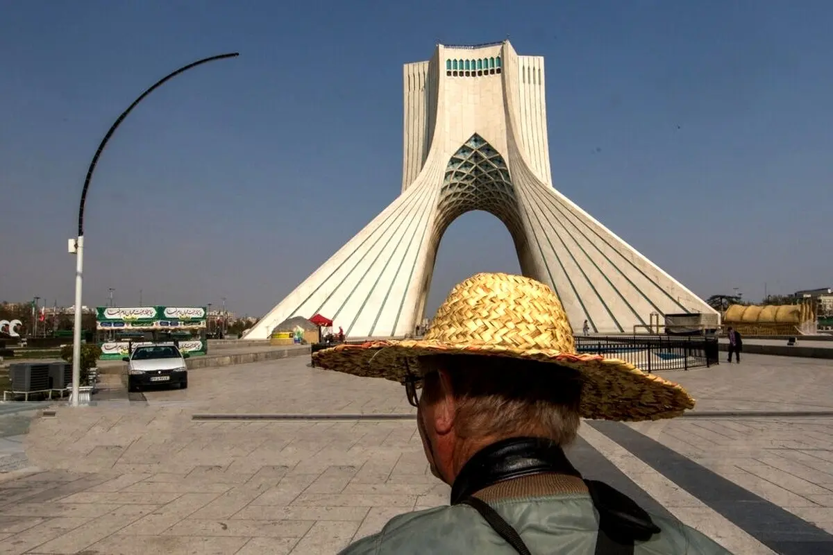 درهای ورودی برج آزادی را جوش دادند!