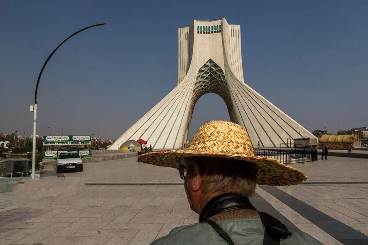 درهای ورودی برج آزادی را جوش دادند!