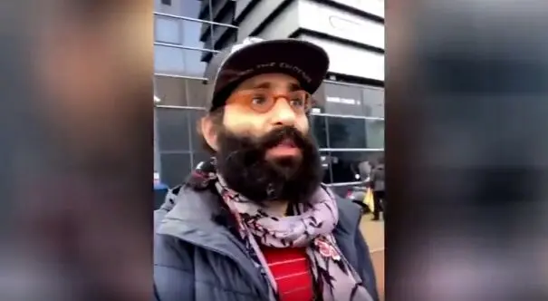 ماجرای حمله به سفارت ایران؛ پلیس پول‌هایم را دزدید+فیلم