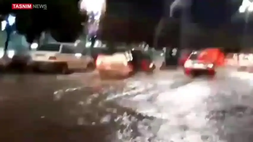 سیل خیابان‌های ابهر را در بر گرفت