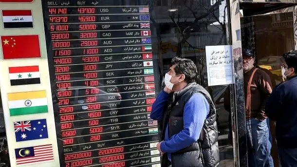قیمت دلار برگشت؛ قیمت دلار امروز  پنجشنبه ۸ خرداد ۱۴۰۴