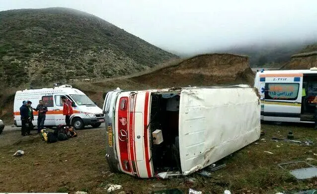 برخورد مینی بوس با گاردیل حادثه‌ساز شد
