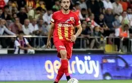 پرسپولیس به دنبال مدافع استقلالی