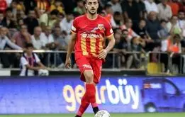 پرسپولیس به دنبال مدافع استقلالی