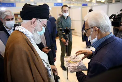 رهبر انقلاب در نمایشگاه کتاب
