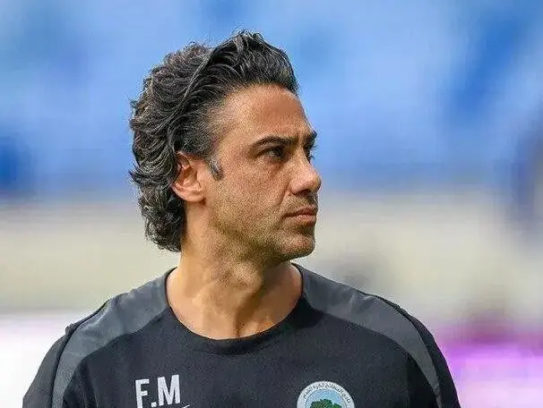 فرهاد مجیدی با لباس قرمز سوژه شد+عکس