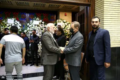 مراسم ترحیم مادر اسحاق جهانگیری