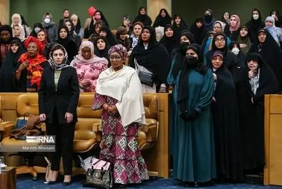 خانم بلاگر لبنانی  با حجاب خاص اش در دورهمی جنجالی همسر رئیسی!