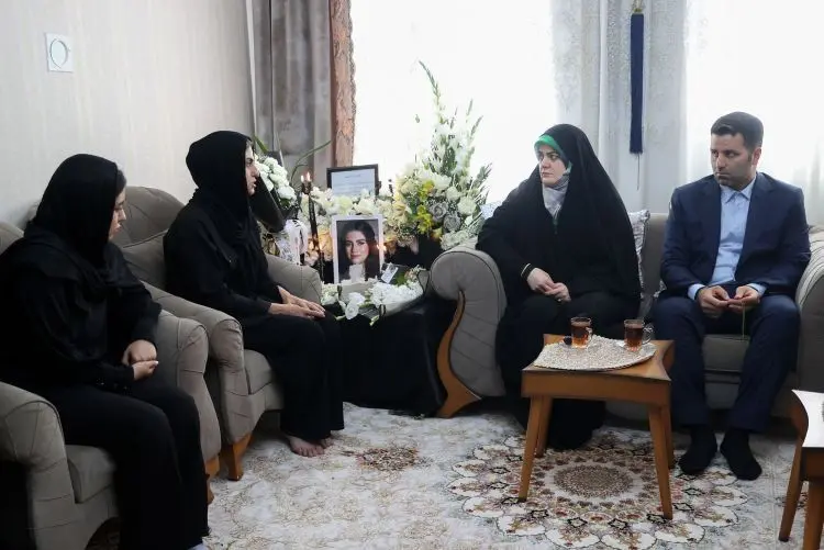 دیدار دختر پزشکیان با خانواده الهه حسین‌نژاد/فیلم