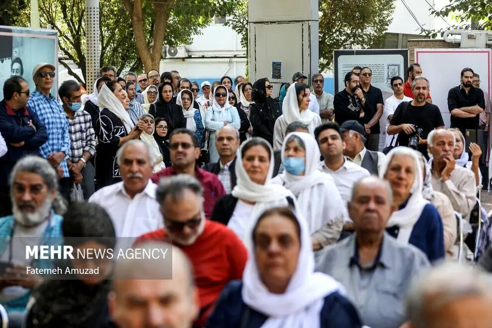 ماجرای سفیدپوشی هنرمندان در مراسم تشییع جنازه فردوس کاویانی+ تصاویر

