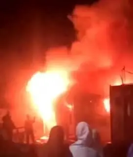 یک خوابگاه دخترانه علوم پزشکی در آتش سوخت