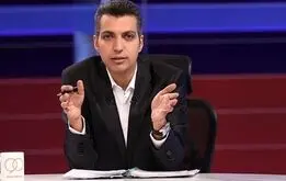 عادل فردوسی‌پور: قطع فوتبال و پخش اذان برای خودشیرینی است