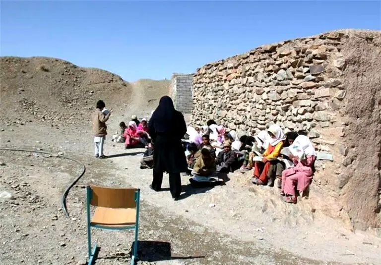 خبر نگران کننده از آموزش و پرورش /افزایش مهاجرت معلمان  و تقاضای انتقال