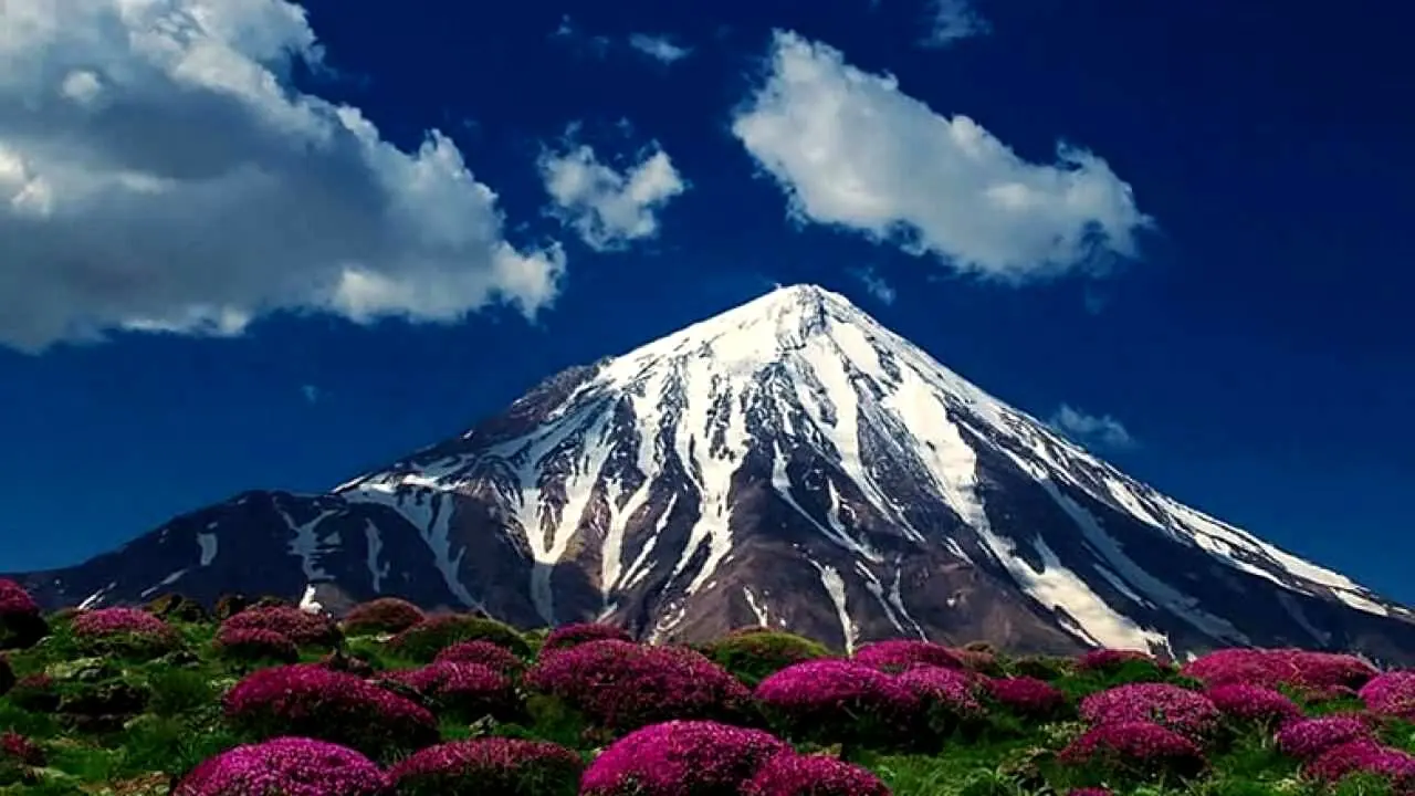 کولاک برف در قله دماوند در میانه تابستان + فیلم