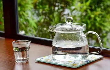 مزایای نوشیدن آب گرم برای بدن
