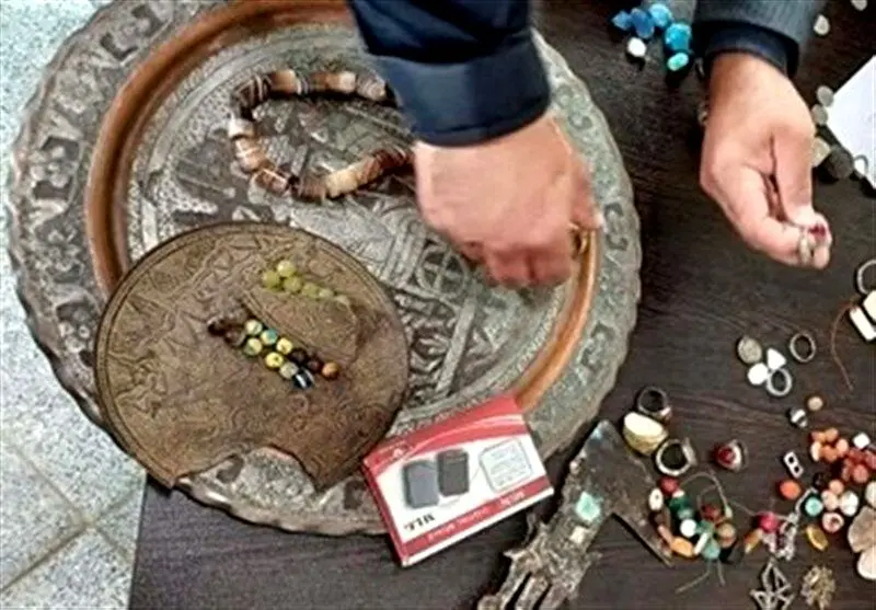 ماجرای کشف گنج و کشف اشیای عتیقه بسیار ارزشمند در لرستان
