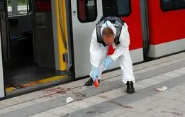 حمله با چکش و تبر در قطار به مردم!