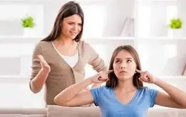 چرا نوجوانان از والدین خود متنفر می‌شوند؟