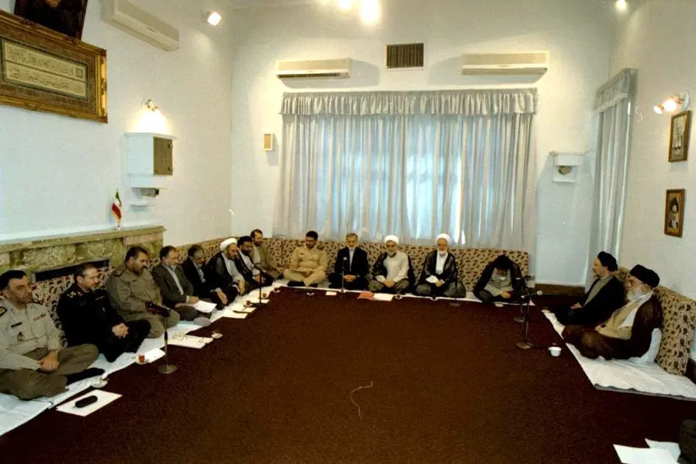 سرنوشت عجیب مقامات ارشد ایرانی حاضر  در یک جلسه مهم با رهبر انقلاب  + عکس