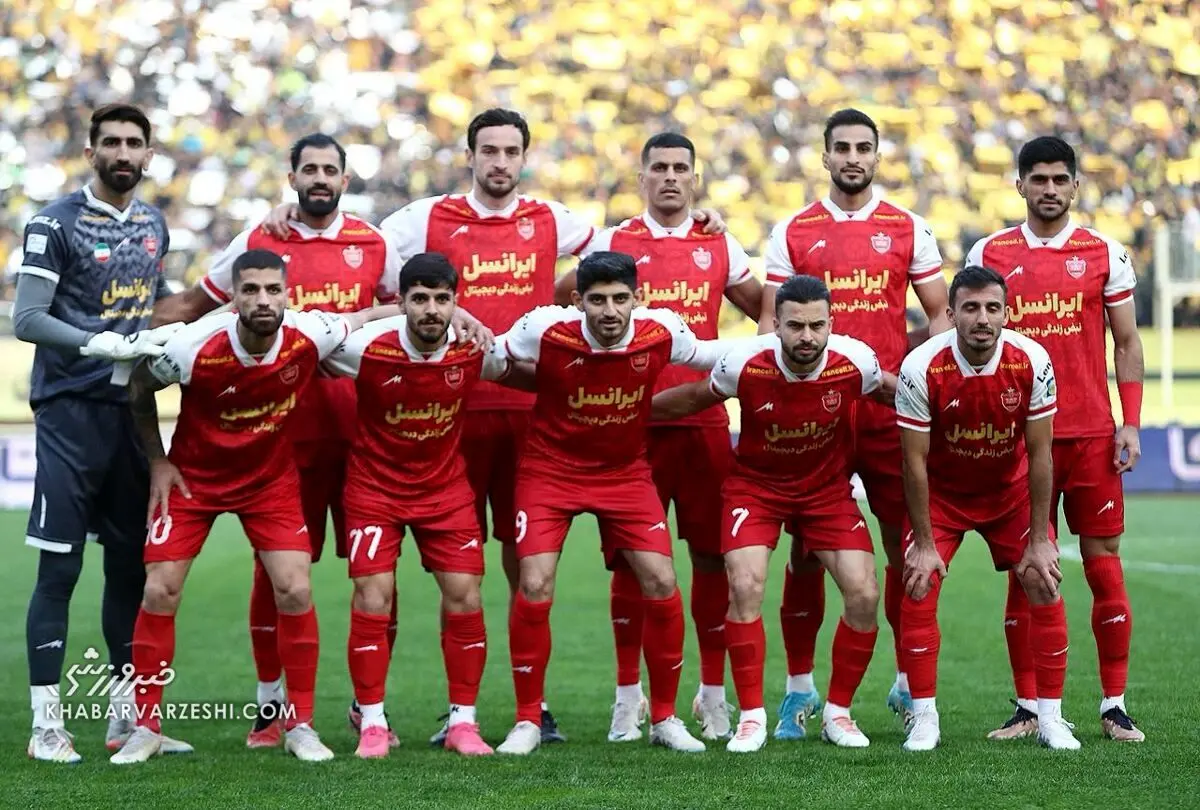 بازیکنان پرسپولیس در مکه و با لباس احرام/ این دو بازیکن پرسپولیس به زیارت خانه خدا نرفتند + عکس

