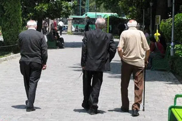 نمایندگان‌مجلس بدنبال افزایش عیدی بازنشستگان؛ دولت عیدی را افزایش دهد
