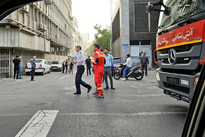 آتش‌سوزی منزل مسکونی؛ ترافیک سنگین در خیابان مفتح