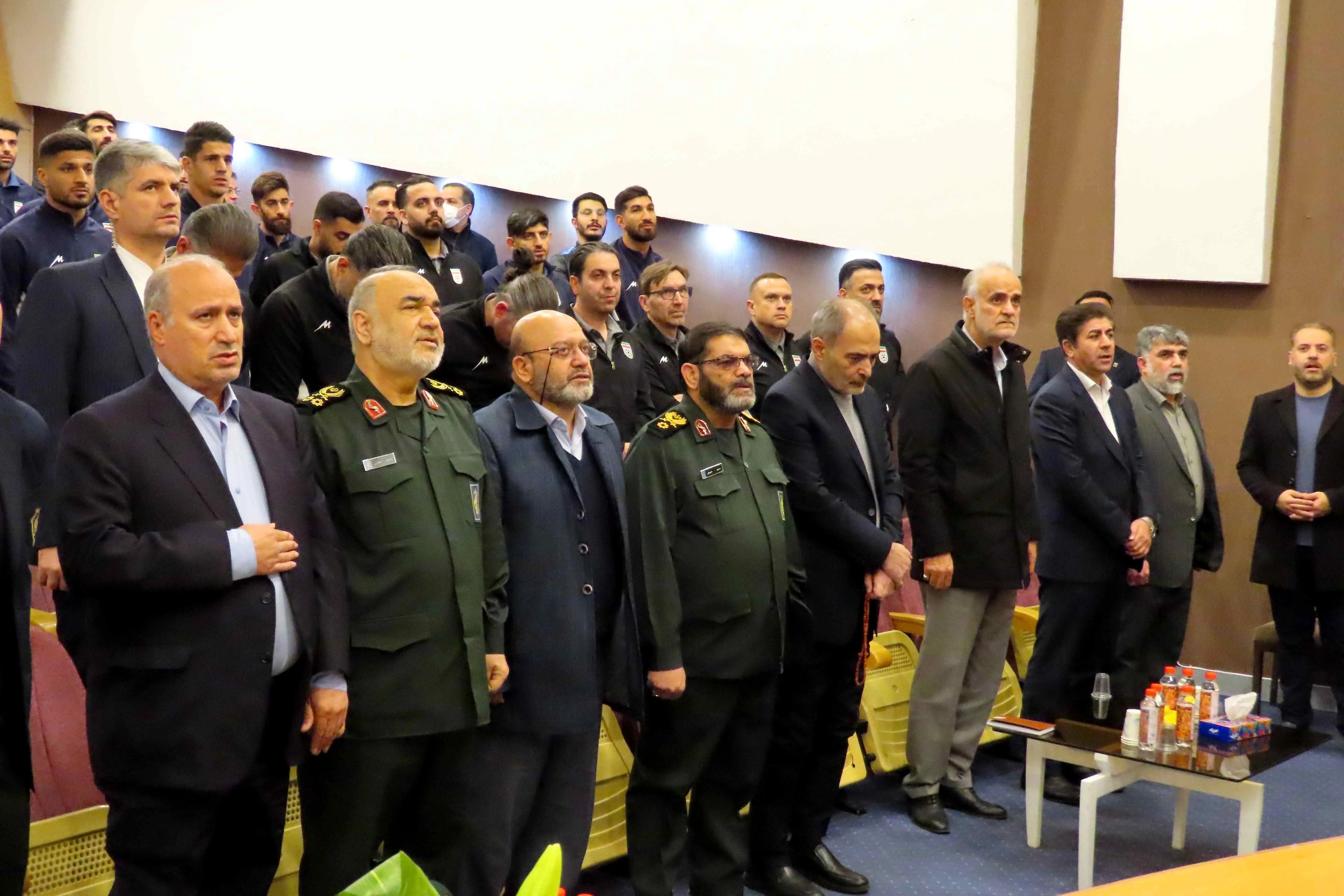هدیه نقدی و غیرنقدی نفیس سردار سلامی به بازیکنان تیم ملی فوتبال