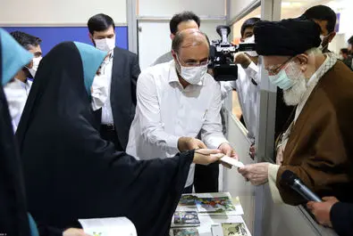 رهبر انقلاب در نمایشگاه کتاب