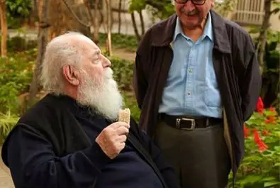 هوشنگ ابتهاج به قاب تصویر