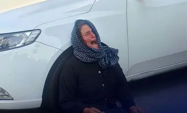 التماس مادر قاتل به مادر الهه حسین نژاد مقابل دادگاه + فیلم