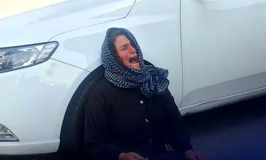 التماس مادر قاتل به مادر الهه حسین نژاد مقابل دادگاه + فیلم