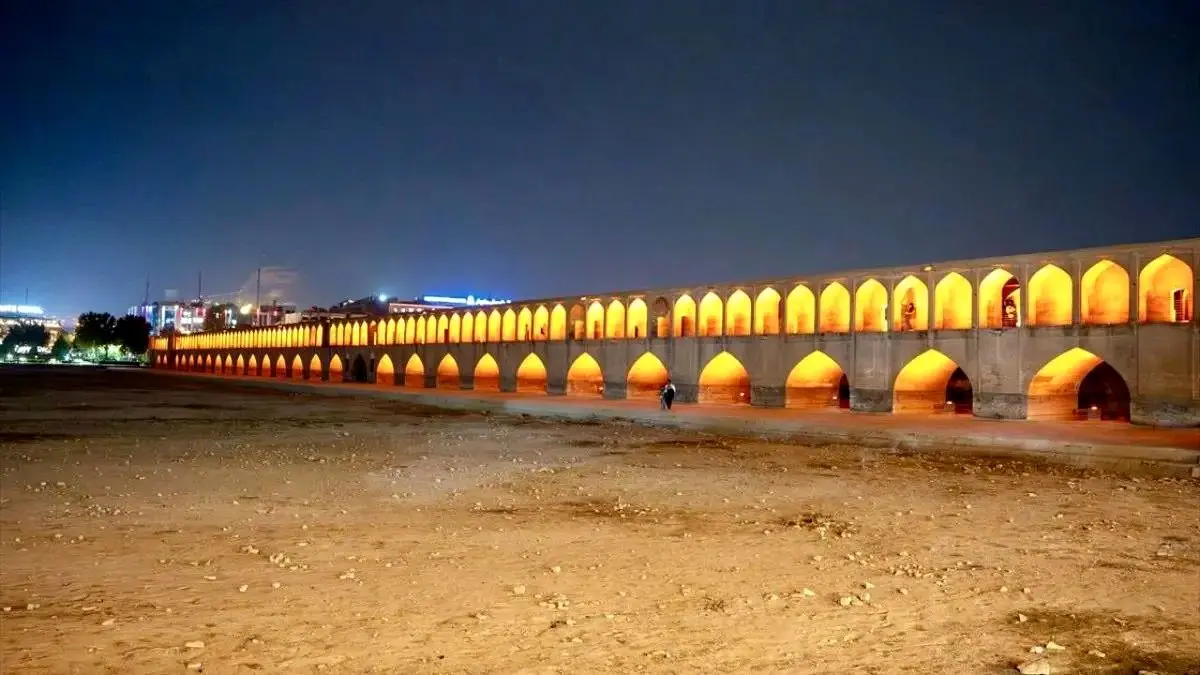 تصاویر دردناک از سی‌‌وسه‌ پل اصفهان+عکس